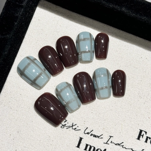 Glanzende Ruit Kleurblok Press On Nagels Donkerbruin Grijsblauw Rooster Ontwerp Kort Vierkant Afgerond Kunstnagels Vrouwen