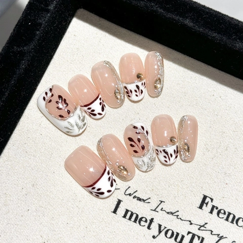 Unghie Finte Press On Francesi Foglia di Acero Fatte a Mano Nudo Rosa Bianco Corto Ovale Decorazione Strass Perla Artificial Per Donne