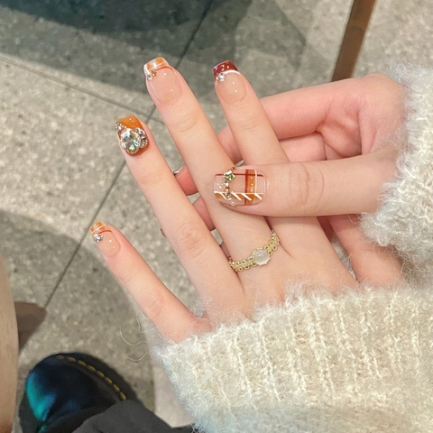 Handgemaakte Chocolade Ruitjes Kunstnagels Met Luxe Strass En Kunstparels Bordeaux Karamel Korte Vierkante Valse Nagels Voor Dames