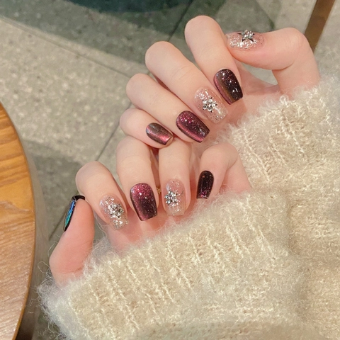 Uñas Postizas Press On Hechas a Mano Ojo de Gato Púrpura Oscuro Rosa Nude Noche Estrellada Brillo Strass Estrella Cortas Cuadradas