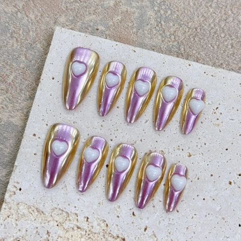Uñas Postizas a Presión Artesanales Degradado Metálico Púrpura Oro Con Corazón Blanco 3D Uñas Largas Stiletto Almendra