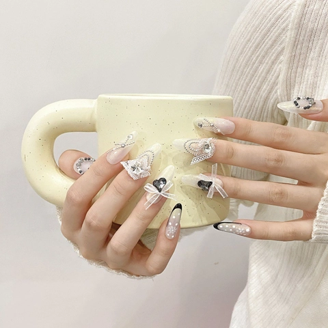 Faux Ongles Amande de Luxe Faits Main Avec Nœud Papillon Strass Cœur Perle Artificielle Style Doux pour Femmes