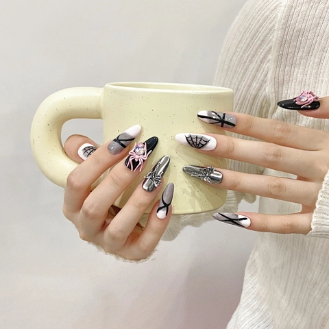 Handgefertigte Gothic Punk Aufdrücknägel Lange Mandel Künstliche Nägel Mit 3D Rosa Spinne Silberne Schleife Strass Spinnennetz Kunst