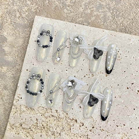 Faux Ongles Amande de Luxe Faits Main Avec Nœud Papillon Strass Cœur Perle Artificielle Style Doux pour Femmes
