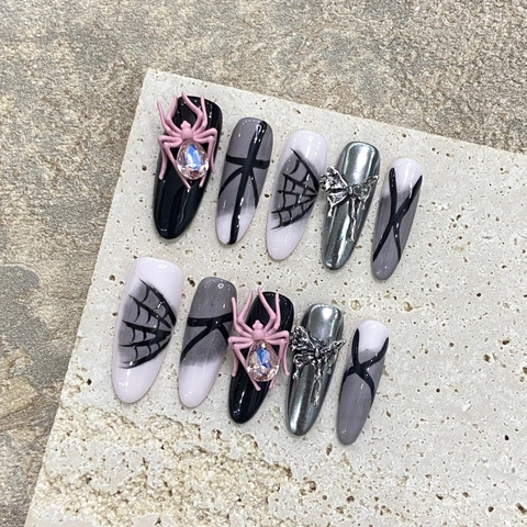 Handgefertigte Gothic Punk Aufdrücknägel Lange Mandel Künstliche Nägel Mit 3D Rosa Spinne Silberne Schleife Strass Spinnennetz Kunst