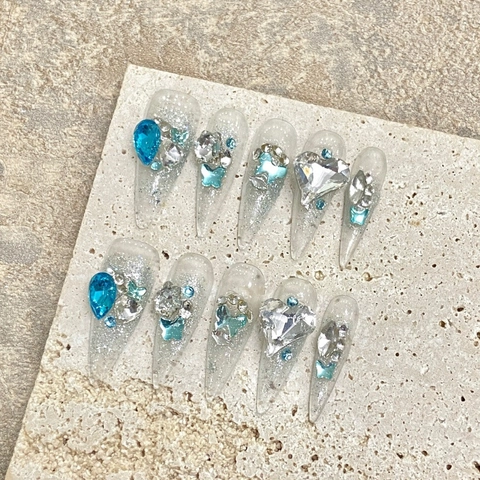 Handgefertigte Stiletto-Fingernägel Blaues Herz Schmetterling Strass Glitzer Künstliche Edelsteine Falsche Nägel Für Damen
