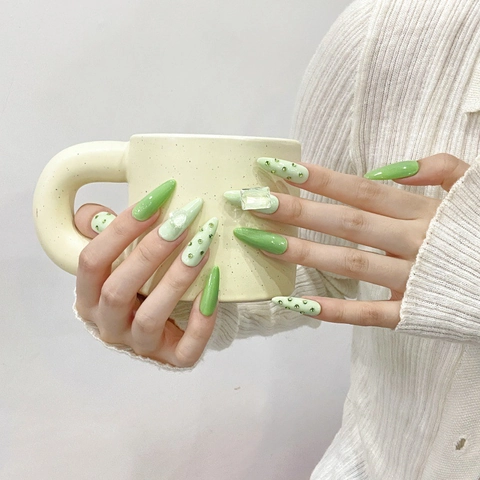 Unghie Finte da Incollare Verde Chiaro Fatte a Mano Forma Mandorla Lunga Occhio di Gatto Strass Decorazione 3D Lusso per Donna