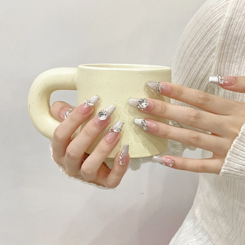 Unghie Finte a Pressione a Bara Fatte a Mano Rosa Nude Argento Sfumato Strass Farfalla Fiocco Lusso Francese per Donna