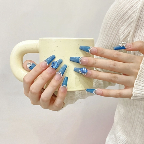 Unghie Finte Blu Sfumate Fatte a Mano Con Strass e Perla Artificiale Kit Unghie Finte a Bara Lunga Stile Francese per Donna