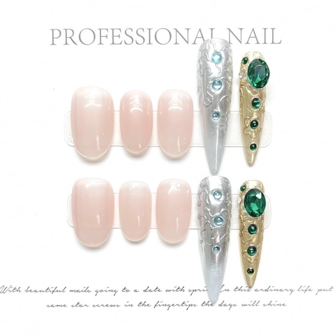 Unghie Finte a Pressione Fatte a Mano Stile Corte Con Strass Smeraldo e Rilievo 3D Oro Argento Rosa Stiletto Donna