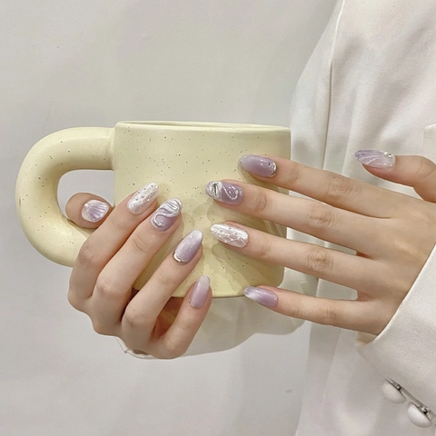 Uñas Postizas Cortas Ovaladas Efecto Ojo De Gato Con Cisne 3D Y Perlas Artificiales Estilo Francés Elegante Uñas Púrpura Blanco
