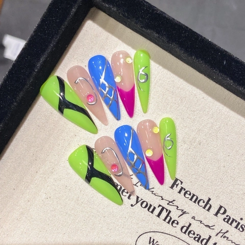 Unghie Finte Press On Stiletto Y2K Fatte a Mano Lunghe Verde Neon Blu Rosa Strass Metalliche per Donna