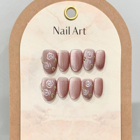 Unghie Finte Occhio di Gatto Rosa Nebbia Con Fiori Dipinti a Mano Punta Ovale Corta Fatta a Mano per Donna Manicure Quotidiana