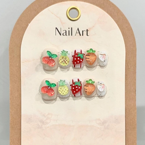 Unghie Finte da Applicare 3D Rilievo Frutta Fatto a Mano Fragola Ananas Design Corto Quadrato Tondo Gioielli da Donna