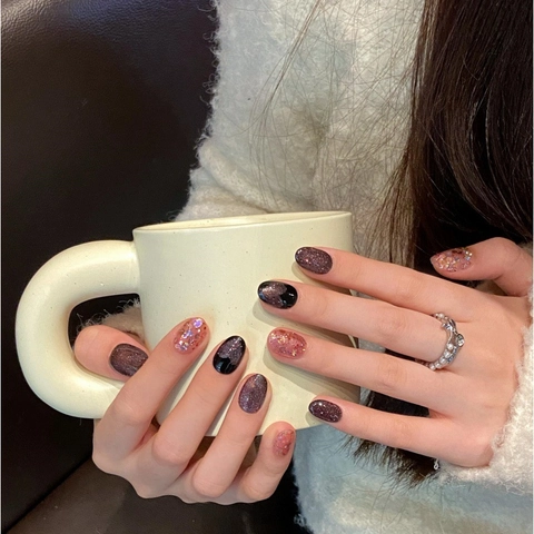 Handgefertigte Pink Schwarze Herz Press On Nails Mit Katzenauge Glitzer Strass Kurze Runde Form Elegante Künstliche Nägel Damen