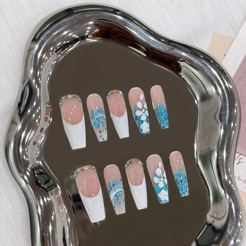 Uñas Postizas Hechas a Mano Extra Largas Ataúd Borde Blanco Francés Flores 3D Purpurina Azul Strass para Mujer