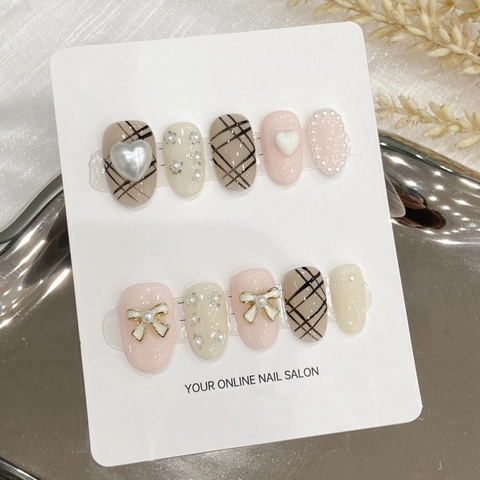 Handgefertigte Elegante Schleife Herz Künstliche Fingernägel Französischer Stil Gitter Kunstparel Strass Dekor Kurze Runde Nägel Kit Damen