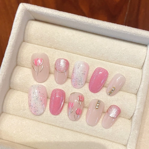 Handgefertigte Künstliche Fingernägel Rosa Tulpe Handgemalt Strass Elegant Kurz Oval Dekorativ Damen Süßes Accessoire