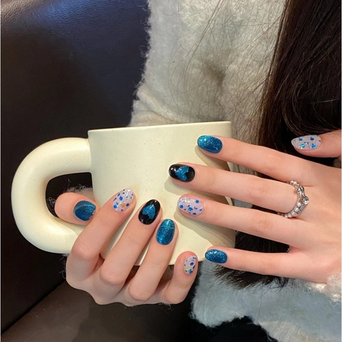 Unghie Finte Fatte a Mano Occhio Di Gatto Blu Con Motivo a Cuore Stile Dolce Fresco Tonde Corte Per Manicure Quotidiana Donna