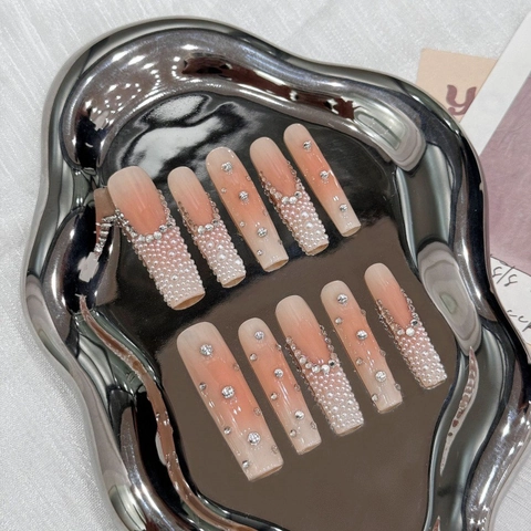 Faux Ongles à Presser Faits à la Main Dégradé Rose Papillon Forme Cercueil Long avec Décoration Perle Artificielle Strass Femme