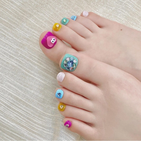 Unghie Finte per Piedi Colorate Fatte a Mano Con Decorazione 3D Cuore Cartone Animato Strass Per Donna Estate Manicure Piedi