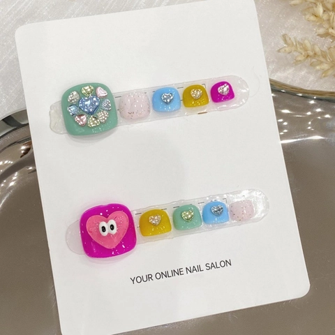 Unghie Finte per Piedi Colorate Fatte a Mano Con Decorazione 3D Cuore Cartone Animato Strass Per Donna Estate Manicure Piedi