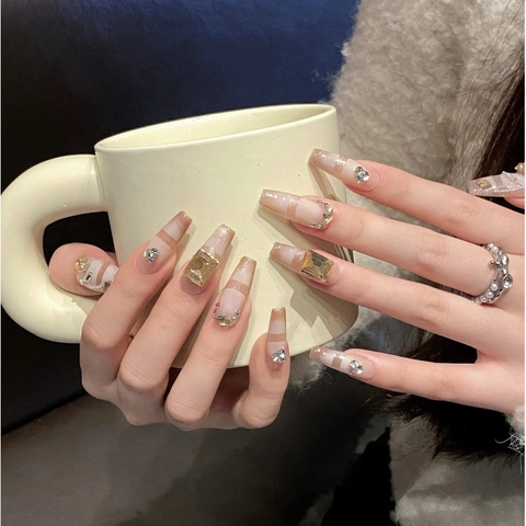 Unghie Finte a Pressione Lunghe a Forma di Bara Fatte a Mano Sfumate Francesi Rosa Nude Lussuosi Strass Künstliche Perle Eleganti