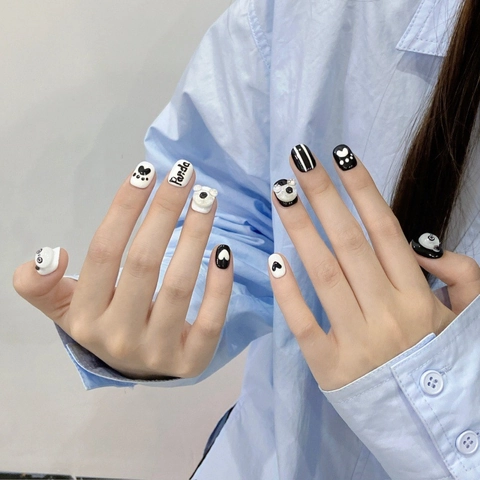 Uñas Postizas Hechas a Mano Panda Lindo Relieve 3D Blanco Negro Dibujos Animados Corazón Uñas de Cobertura Completa Mujeres