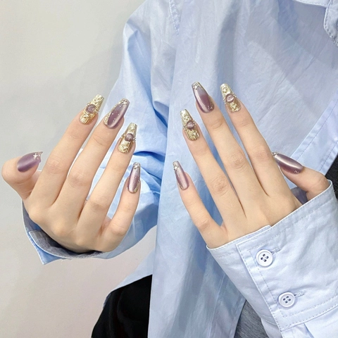 Uñas Postizas a Presión Moradas Ojo de Gato Hechas a Mano Con Relieve Dorado Perla Artificial Strass Forma Ataúd Mujer
