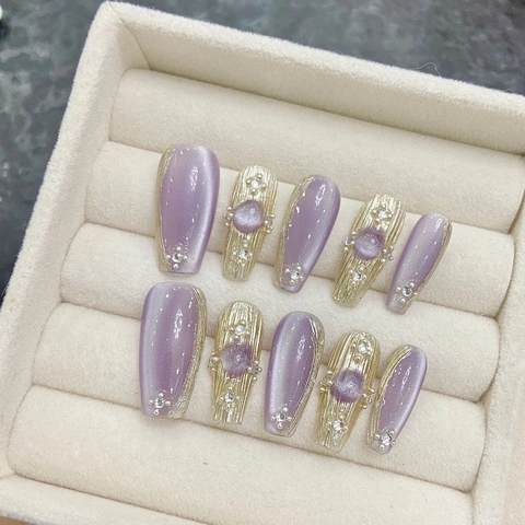 Uñas Postizas a Presión Moradas Ojo de Gato Hechas a Mano Con Relieve Dorado Perla Artificial Strass Forma Ataúd Mujer