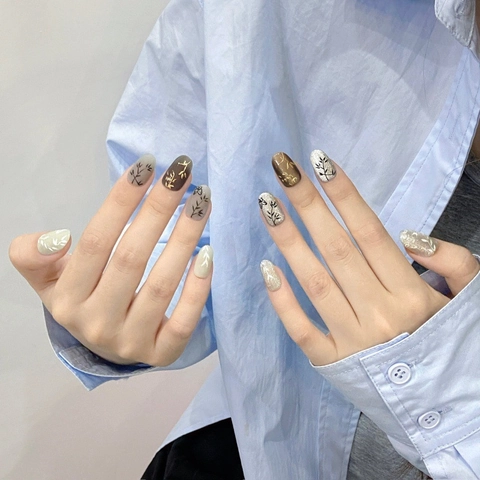 Uñas Postizas Hechas a Mano Estilo Chino Patrón Bambú Verde Mariposa Hoja Pintadas a Mano Cortas Redondas Mujer