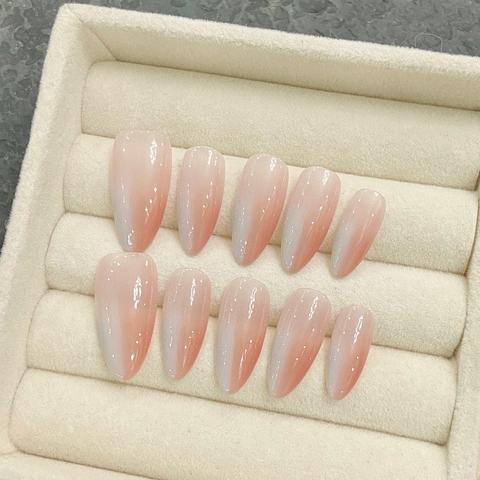 Handgefertigt UV Gel Nägel Zum Aufkleben Nude Rosa Farbverlauf Mandel Sarg Form Wiederverwendbare Künstliche Nägel Damen