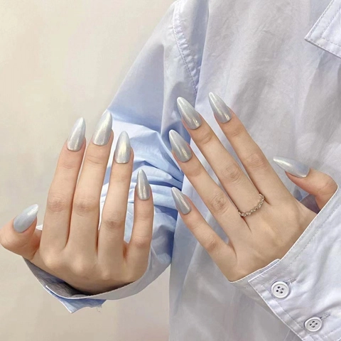 Unghie Finte Fatte a Mano Aurora Iridescente Forma Mandorla Media Metallico Perla Blu Argento Unghie Finte per Donna Set Arte Manicure