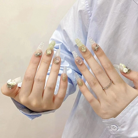Unghie Finte Fatte a Mano Forma Bara Verde Chiaro Estivo Fiori 3D Fiocco Strass Perla Artificiale Unghie Finte Eleganti Donna