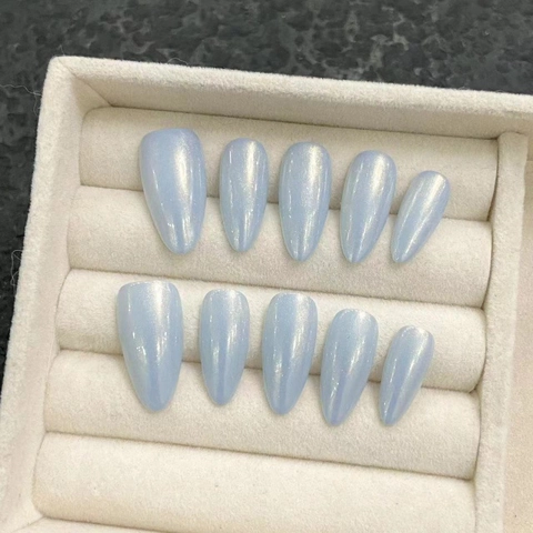 Unghie Finte Fatte a Mano Aurora Iridescente Forma Mandorla Media Metallico Perla Blu Argento Unghie Finte per Donna Set Arte Manicure
