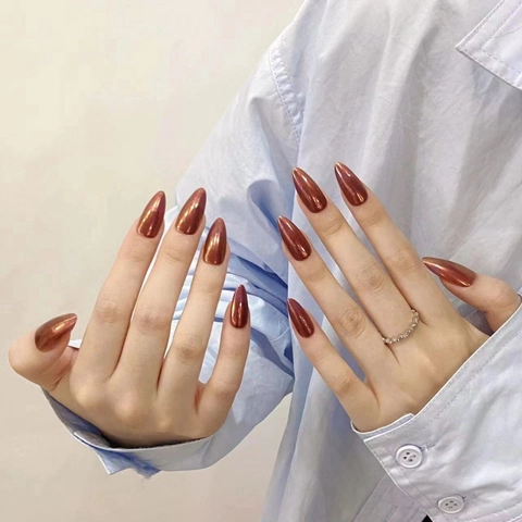 Uñas Postizas Hechas a Mano Color Cobre Champaña Espejo Metálico Ojo de Gato Forma de Almendra Larga para Mujer