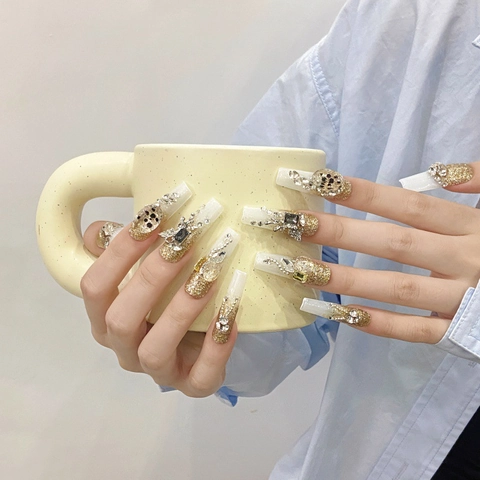Handgefertigte Luxus Lange Sargform Drucknägel Gold Glitzer Farbverlauf 3D Schmetterling Strass Faux Künstliche Perle Schmuck Für Damen