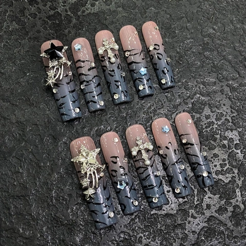 Uñas Postizas Artesanales Y2K Góticas Degradado Rosa Gris Estampado Leopardo Forma Ataúd Larga Con Cruz 3D Y Diamantes