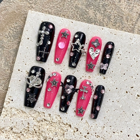 Handgefertigte Pink Schwarze Y2K Press On Nails Lange Sargform 3D Metall Stern Schmetterling Strass Dekoration Punk Nägel