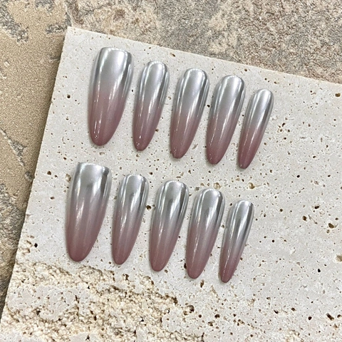 Uñas Postizas a Presión de Almendra Extra Largas Hechas a Mano Degradado de Cromo Metálico Efecto Espejo para Mujer Fiesta