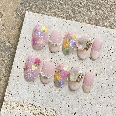 Unghie a Pressione 3D Floreali Fatte a Mano Con Decorazioni in Perle e Strass Rosa Francese Dolce Dipinte a Mano Unghie Finte Corte Tonde Donna