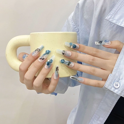 Handgefertigte Künstliche Fingernägel Blau Farbverlauf Mit 3D Rose Strass Lange Sargform Kunstnägel Für Damen