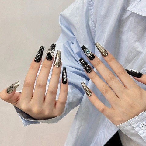 Uñas Postizas Hechas a Mano Gótico Punk Mariposa Metálica Cruz Perla Artificial Estrás Negro Plata Forma Ataúd Larga Mujer