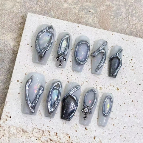 Handgefertigte Strass Graue Katzenauge Press On Nails Silber Flüssigmetall Schmetterling Relief Design Dunkel Gothic Cyberpunk Künstliche Nägel