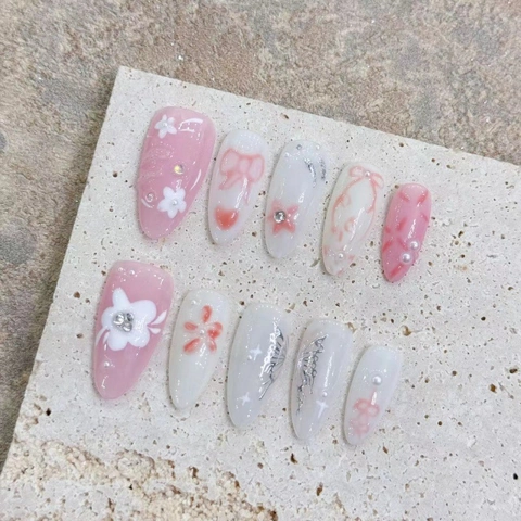 Handgefertigt Japanisch Rouge Nagel-Tips Zum Aufkleben Rosa Weiß Verlauf Mit 3D Blume Perle Strass Abnehmbar Mandel Künstliche Nägel