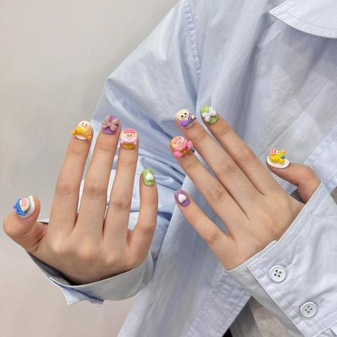 Faux Ongles à Presser Faits Main 3D Stéréoscopiques Fille Bouche Saucisse Dessin Animé Mignon Réutilisables en Résine pour Femmes