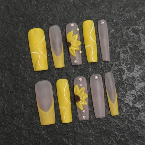 Unghie Finte a Mano Girasole 3D Floreali Strass Coffin Lunghe Per Donne Giallo Rosa Sfumato Stile Estivo Artificiali