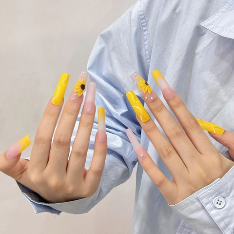 Unghie Finte a Mano Girasole 3D Floreali Strass Coffin Lunghe Per Donne Giallo Rosa Sfumato Stile Estivo Artificiali