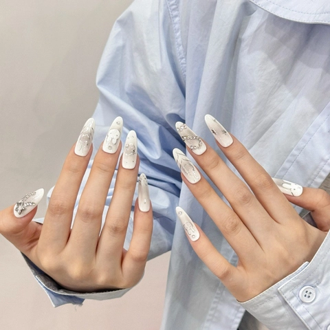 Uñas Postizas Hechas a Mano Spicy Girl Almendra Larga Blanco Plata Mármol Conejo Corazón Estrella Strass Y2K Arte de Uñas