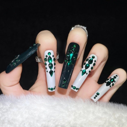 Uñas Postizas de Ataúd Largo Hechas a Mano Verde Esmeralda Strass Lujo Color de Contraste Cubierta Completa Mujer Fiesta
